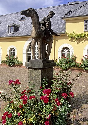Schloss Johannisberg Spätlesereiter Statue
